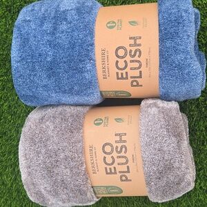 Berkshire Eco Plush Blue and Brown Throw Set